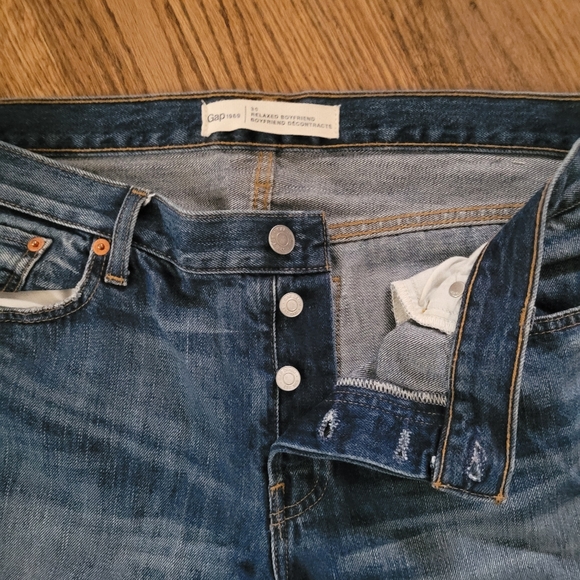 Distressed relaxed boyfriend jeans - Picture 4 of 4